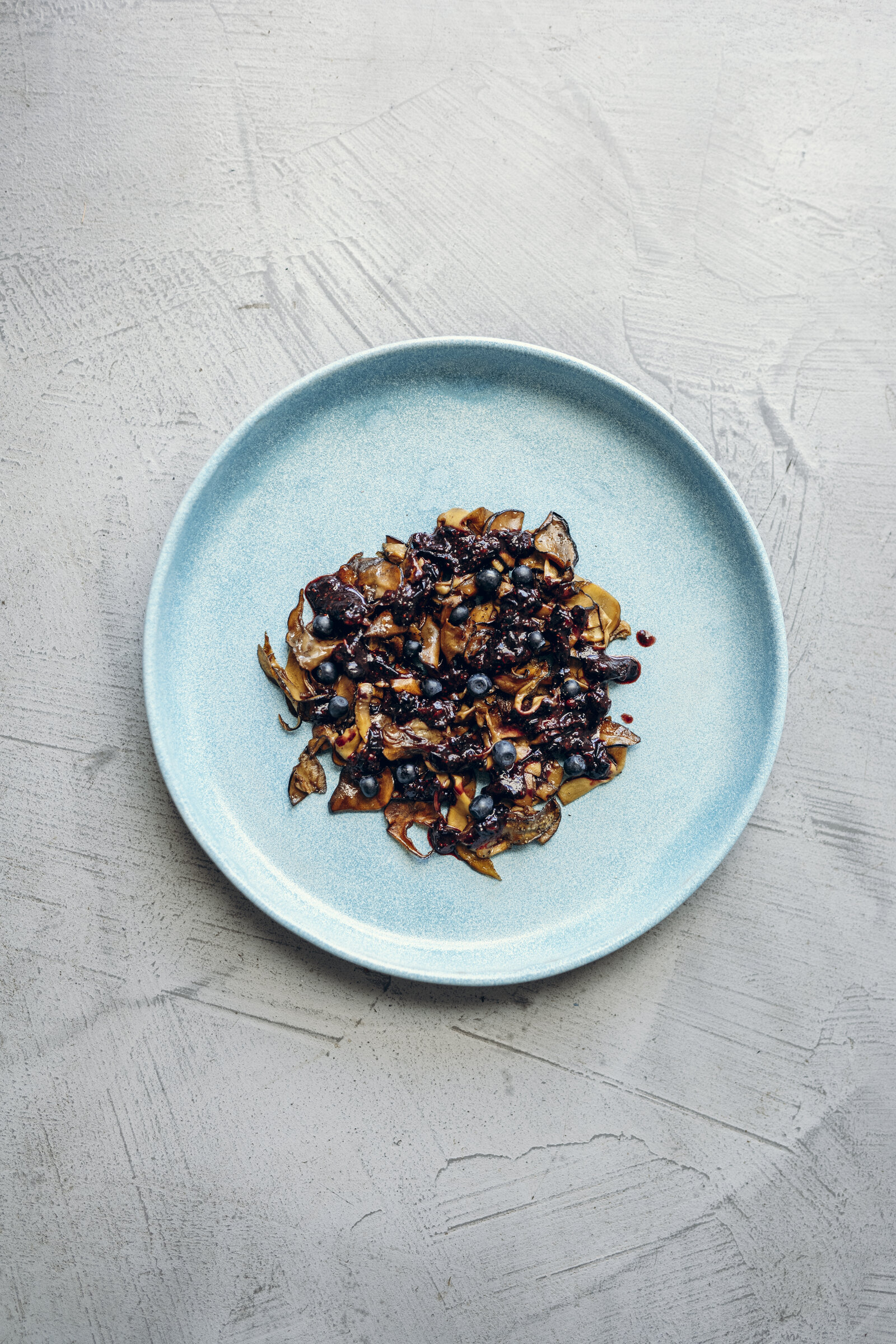 Indigorørhat med myre-blåbærpaste